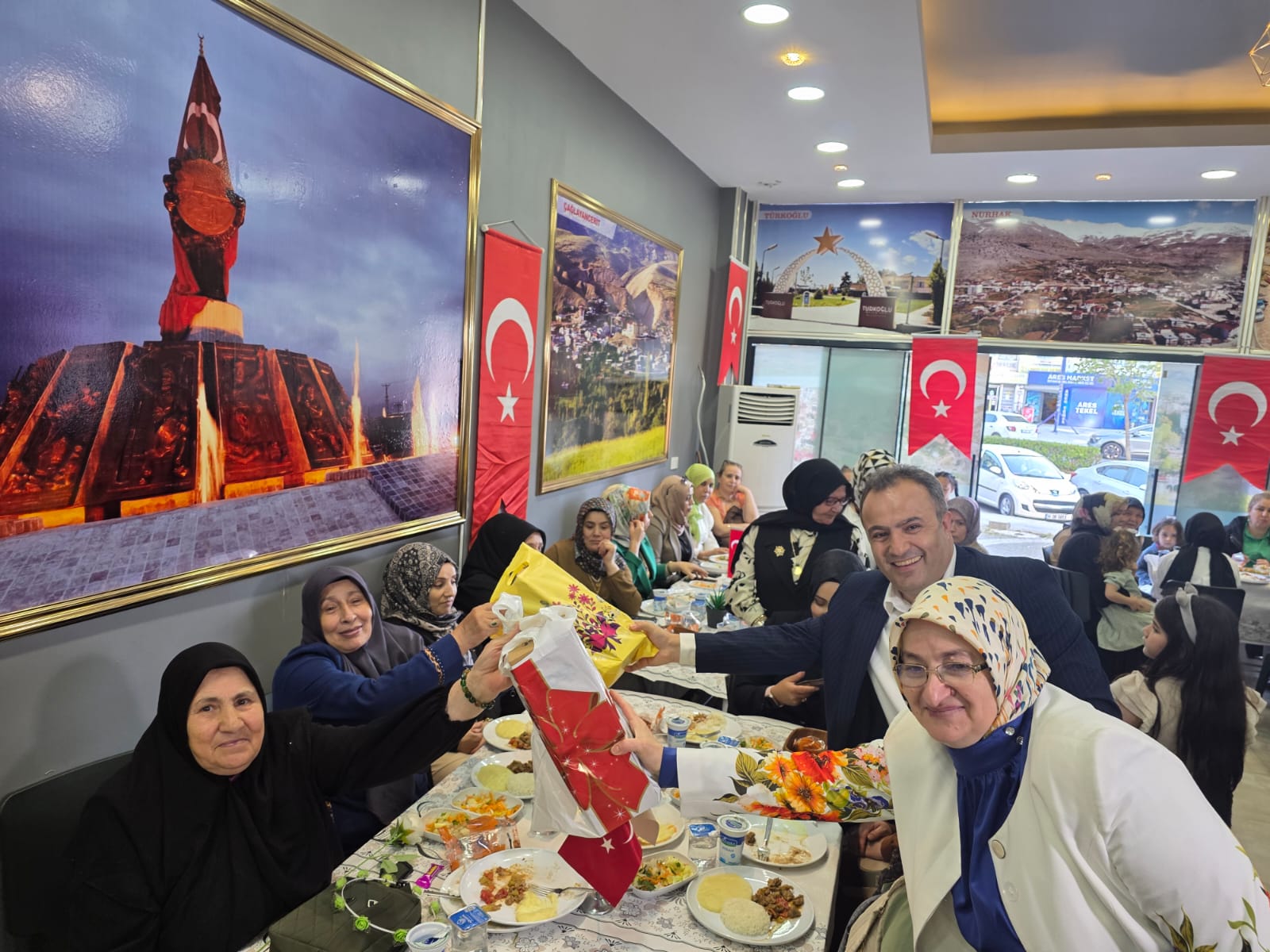 MARAŞ YURT DERNEĞİNDEN ANNELERE ÖZEL PROGRAM