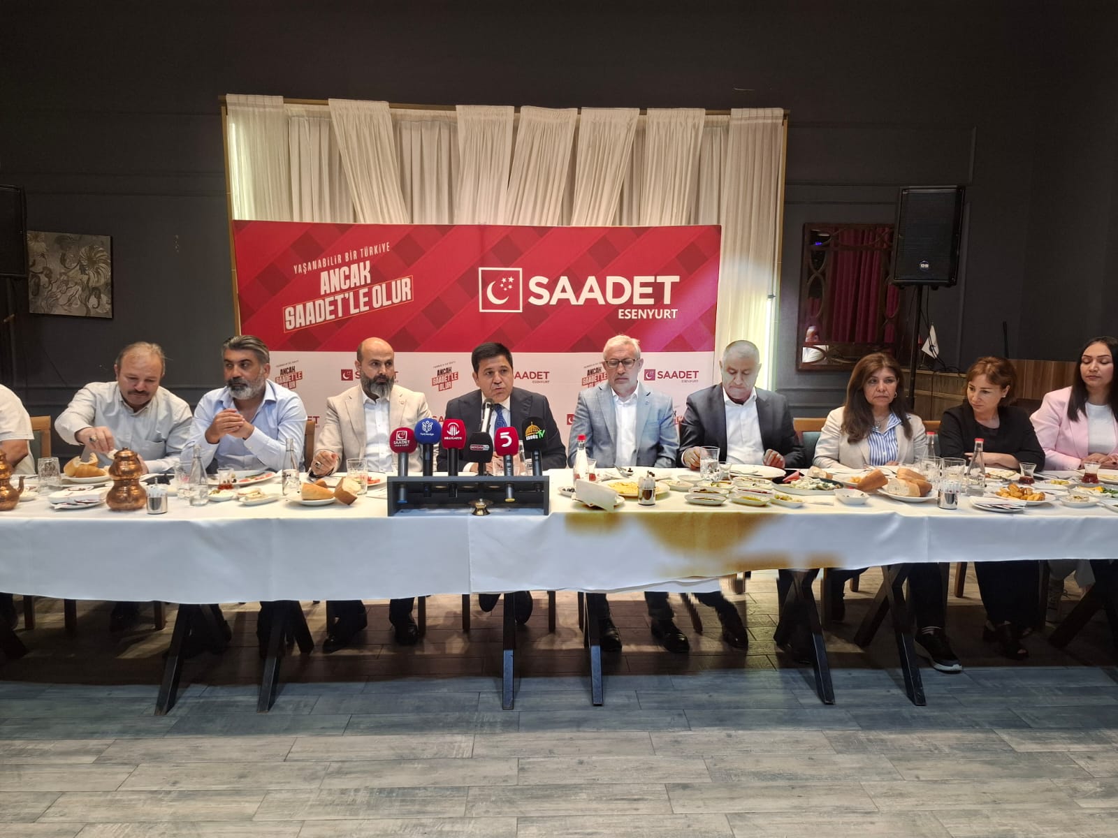 YENİ YOL GRUPBAŞKANI AV.BÜLENT KAYA MUHTARLARI DİNLEDİ