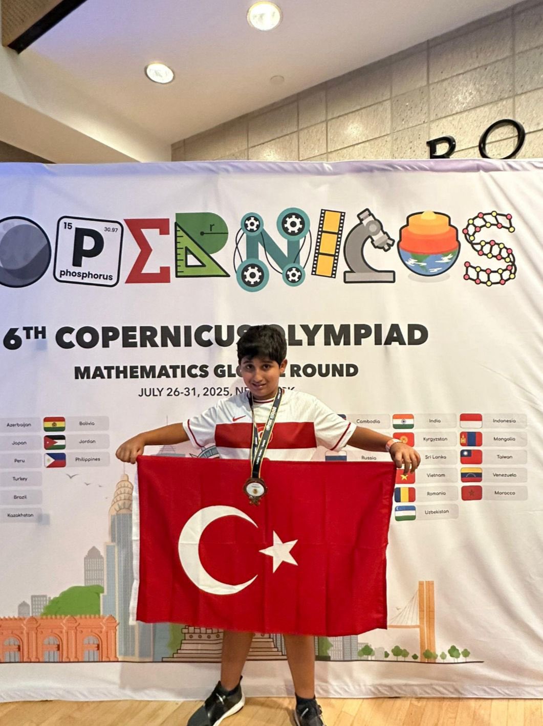 LATİF DORUK AVŞAR, AMERİKA’DA AL BAYRAĞI DALGALANDIRDI!
