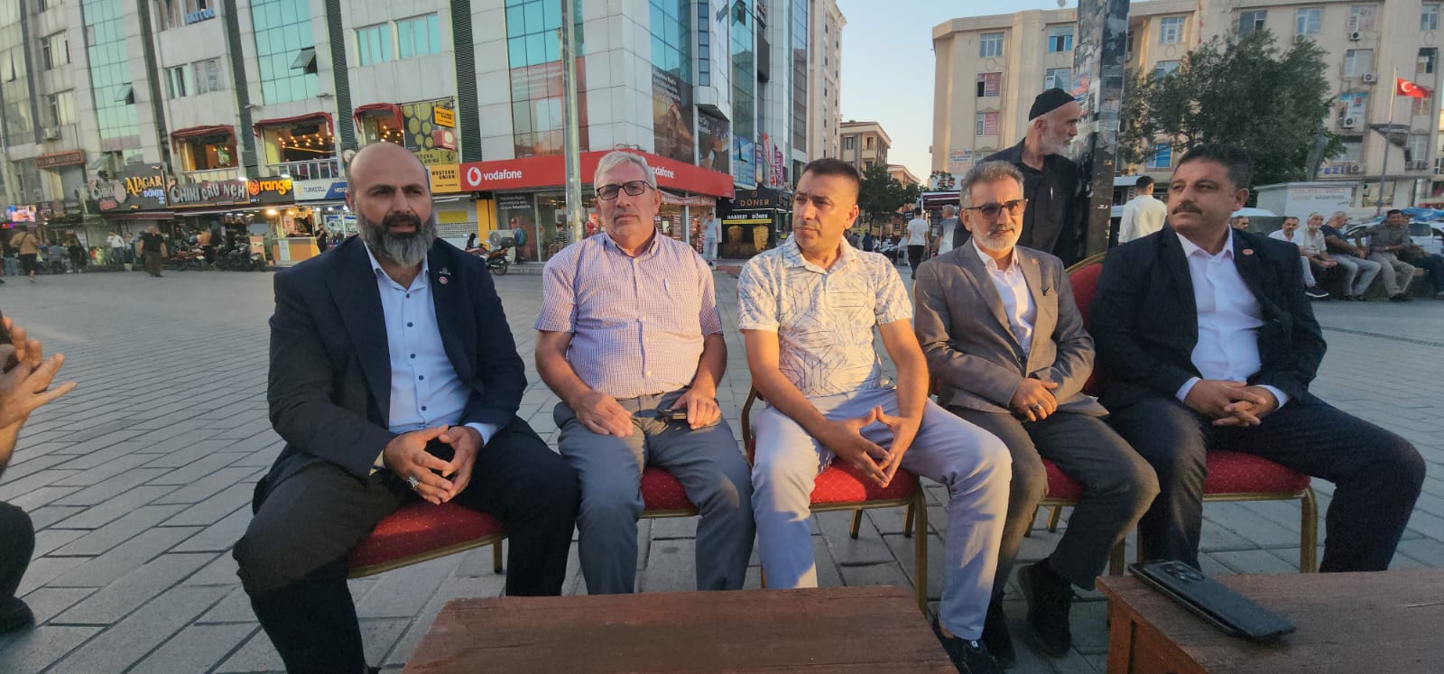 İLÇE BAŞKANLARI ESENYURT İÇİN MEYDAN DA BİR ARAYA GELDİ!