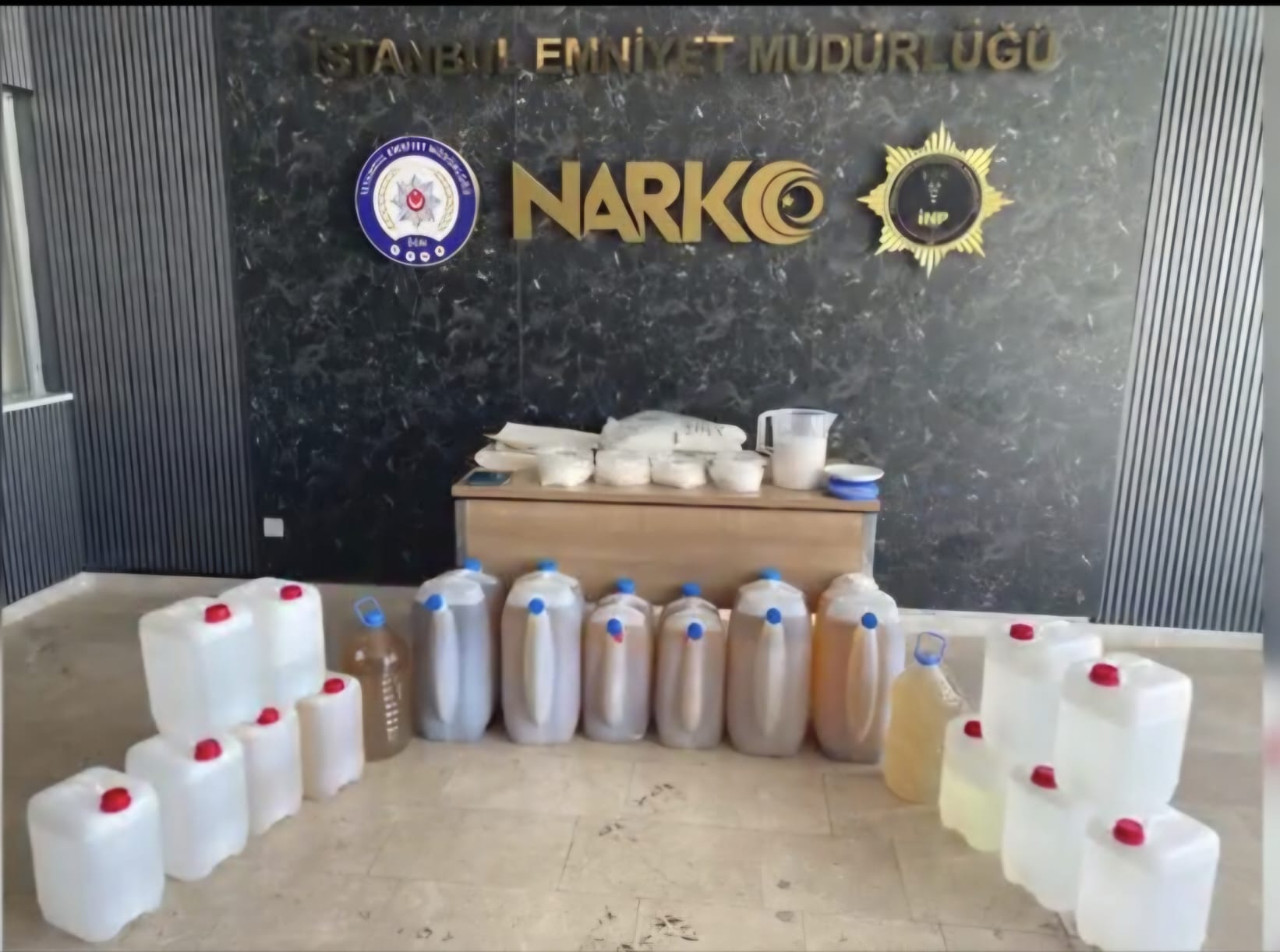 ESENYURT’TA ZEHİR TACİRLERİNE BÜYÜK DARBE!